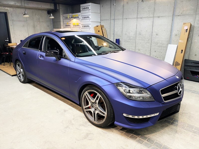 マットメタリックナイトブルー。CLS